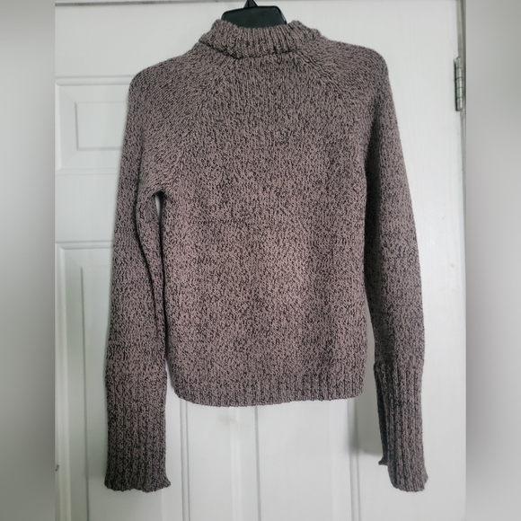 Zara Stylish Women's Sweater with Button Detail - Picture 5 of 7
